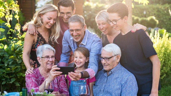 Regelmäßige Familientreffen organisieren